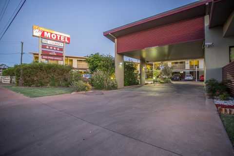 Spinifex Motel And Serviced Apartments - Sydneys Hotel 1