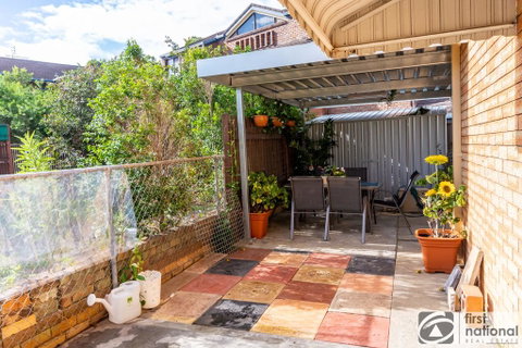 Spoil Yourself With The Perfect Position Of This First Floor Unit - Sydneys Hotel 1