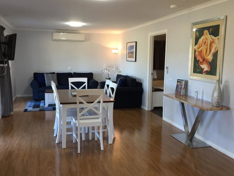 Starline Alpacas Farmstay Resort - Sydneys Hotel 0