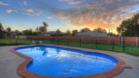 Starline Motor Inn - Sydneys Hotel 1