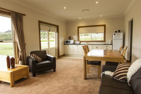 Stay Bathurst - Sydneys Hotel 1