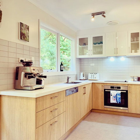 Steep Creek Retreat - Sydneys Hotel 3