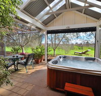 Stephanette's Cottage - Sydneys Hotel