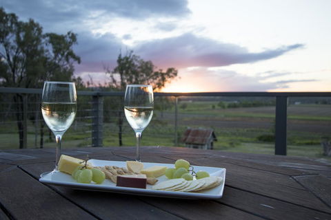 Stockton Rise Country Retreats - Sydneys Hotel 1