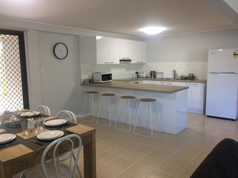 Stretton Lane - Sydneys Hotel 2