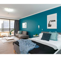 Striking and super convenient studio with balcony - Sydneys Hotel