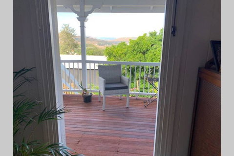 Stunning Queenslander - Sydneys Hotel 3