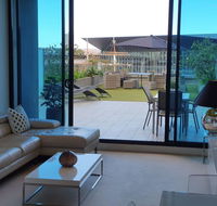 Stunning Riverside Apartment near MCEC and Casino