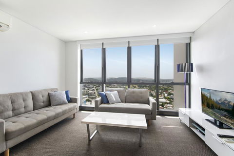 Stunning Views On The 41st Floor - Sydneys Hotel 0