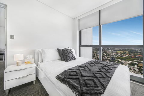 Stunning Views On The 41st Floor - Sydneys Hotel 1