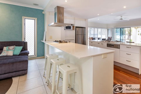 Stunning Waterfront Home With Pool - Sylvan Beach Esp, Bellara - Sydneys Hotel 3