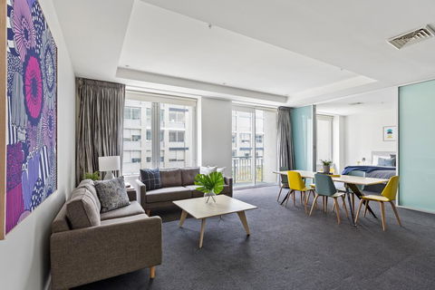 Stunning, Central Huge CBD Pad, Free WiFi, Netflix - Sydneys Hotel 1