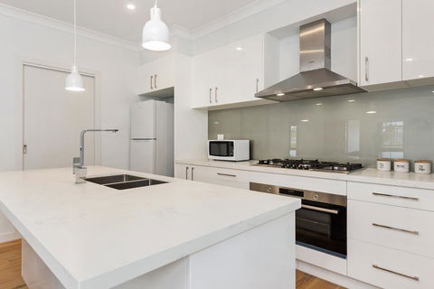 Style, Comfort And Convenience - Sydneys Hotel 2
