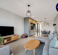 STYLISH CAMPERDOWN APARTMENT and PARKING INC - Sydneys Hotel