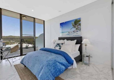 Stylish Penthouse With Views & Jacuzzi - Sydneys Hotel 2