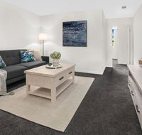 Stylish Split Level Apartment 13 Minutes From City - Sydneys Hotel