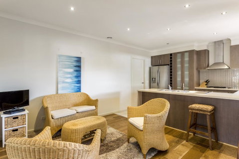 Summer Breeze - Sydneys Hotel 1