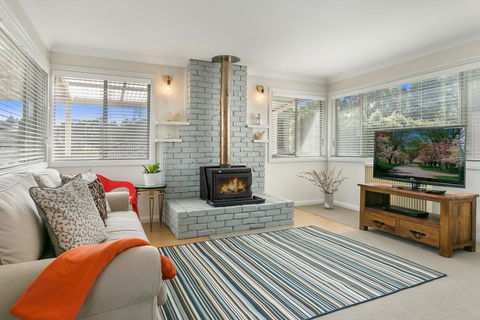 Sunflower Cottage - Sydneys Hotel 0