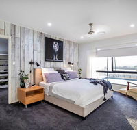 Sunset Penthouse Couples Retreat close to Airlie Beach Champagne on arrival - Sydneys Hotel