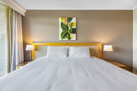 Super Convenient Apartment With Garden Views - Sydneys Hotel 1