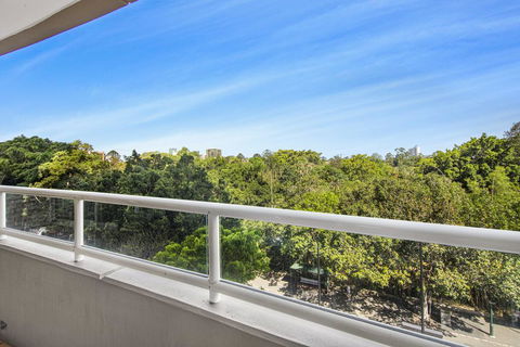 Super Convenient Apartment With Garden Views - Sydneys Hotel 0