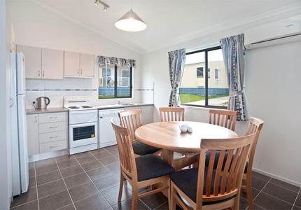 Surf Beach Narooma Holiday Park - Sydneys Hotel 1