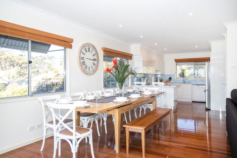 Surfers Beach House - Sydneys Hotel 1