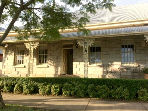 Surgeon's Cottage - Sydneys Hotel 0