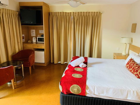 Swan Valley Oasis Resort - Sydneys Hotel 2