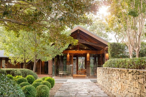 Sweven - Sydneys Hotel 0