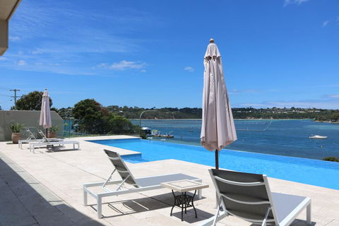 Sybella - Sydneys Hotel 2