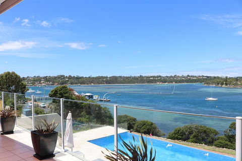 Sybella - Sydneys Hotel 0