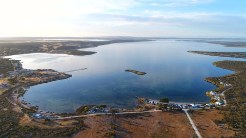 Tall Pines Beach House At Mount Dutton Bay (part Of Coffin Bay Waterways) - Sydneys Hotel 0