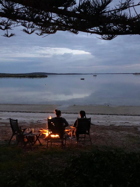 Tall Pines Beach House At Mount Dutton Bay (part Of Coffin Bay Waterways) - Sydneys Hotel 3