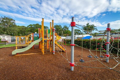 Tall Timbers Caravan Park - Sydneys Hotel 1