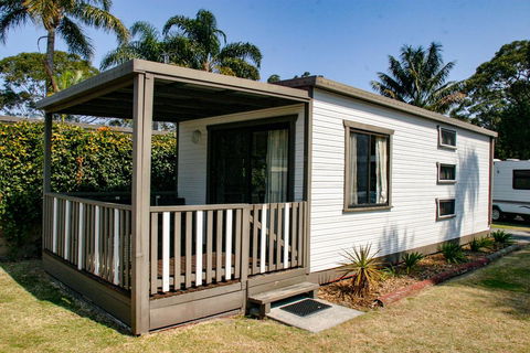 Tall Timbers Caravan Park - Sydneys Hotel 3