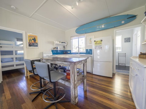 Tallowood Beachfront Cottage - Sydneys Hotel 3