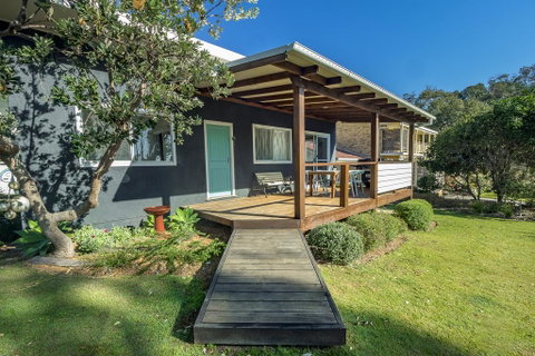 Tallowood Beachfront Cottage - Sydneys Hotel 0