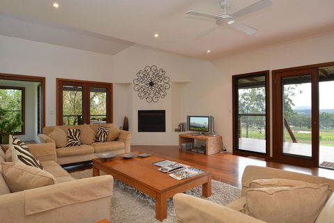 Tellace Wines Homestead - Sydneys Hotel 2