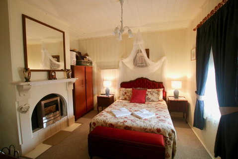 Tenterfield Historic C1895 Cottage - Sydneys Hotel 2