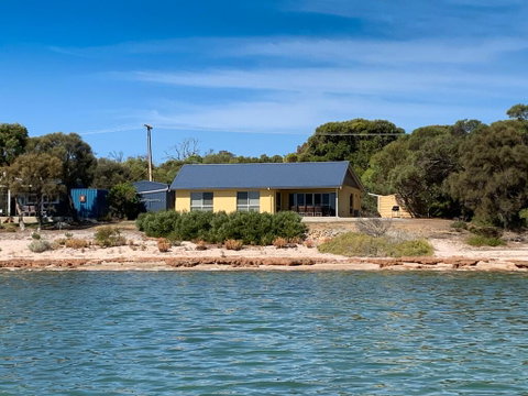 The Beach House - Sydneys Hotel 0