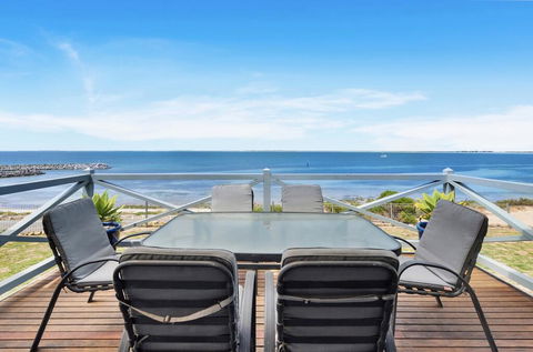 The Beach House - Point Turton - Sydneys Hotel 0