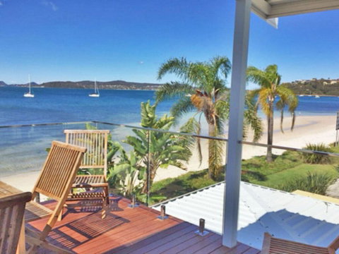 The Beach House' 169 Soldiers Point Road - Right On The Waterfront - Sydneys Hotel 3