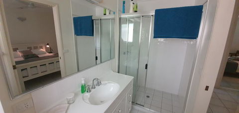 The Beach Place - Sydneys Hotel 2