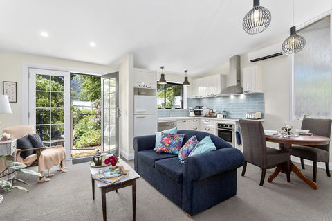 Birch Lane - Sydneys Hotel 0