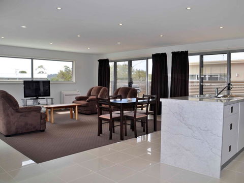 170 Hazards View - Unit 1 - Sydneys Hotel 2