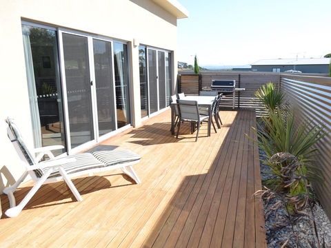 170 Hazards View - Unit 1 - Sydneys Hotel 0