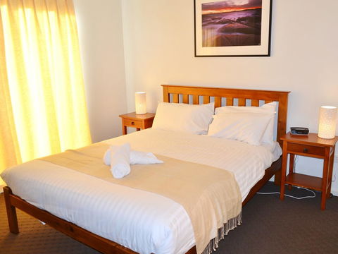 170 Hazards View - Unit 1 - Sydneys Hotel 7
