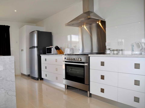 170 Hazards View - Unit 1 - Sydneys Hotel 6