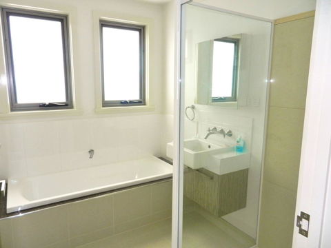 170 Hazards View - Unit 1 - Sydneys Hotel 8